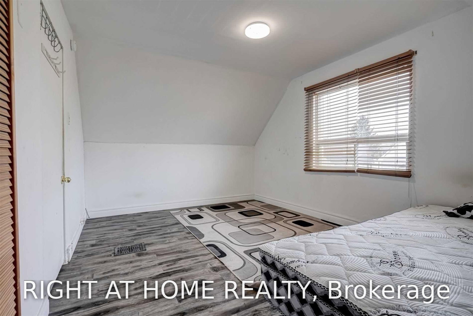54 Byng Avenue • Toronto, ON photo 24