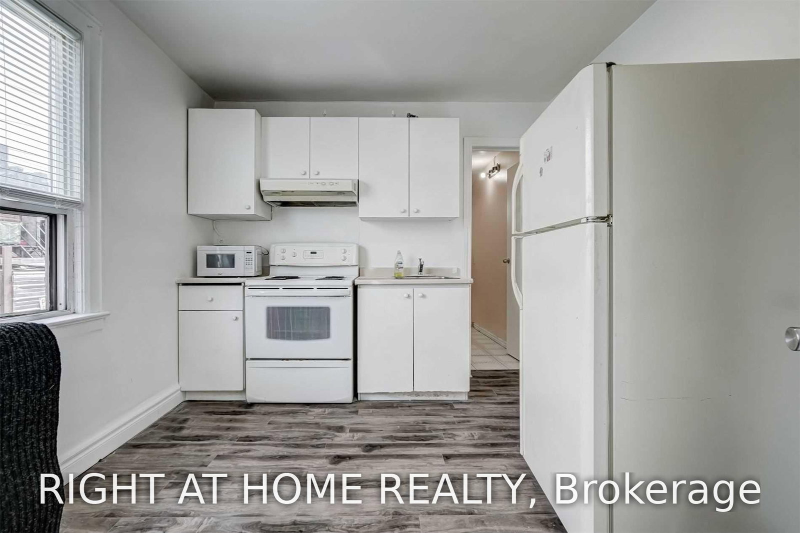 54 Byng Avenue • Toronto, ON photo 8