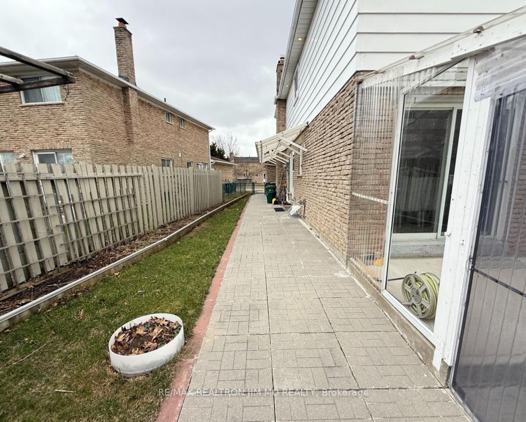 Lower - 22 Hartleywood Drive, Toronto 2