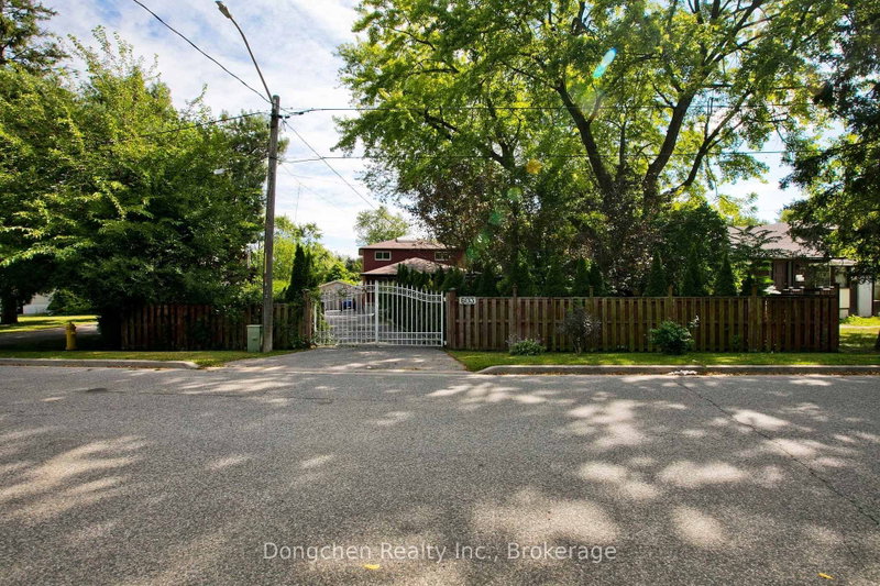 603 Park Cres Crescent E