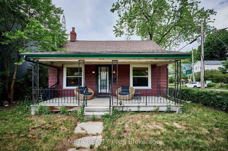 22 Freeman Street S