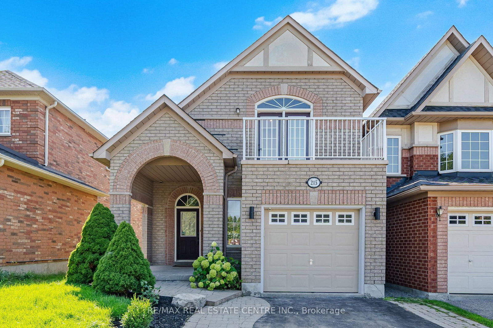 215 Willowbrook Drive • Whitby, ON photo 1