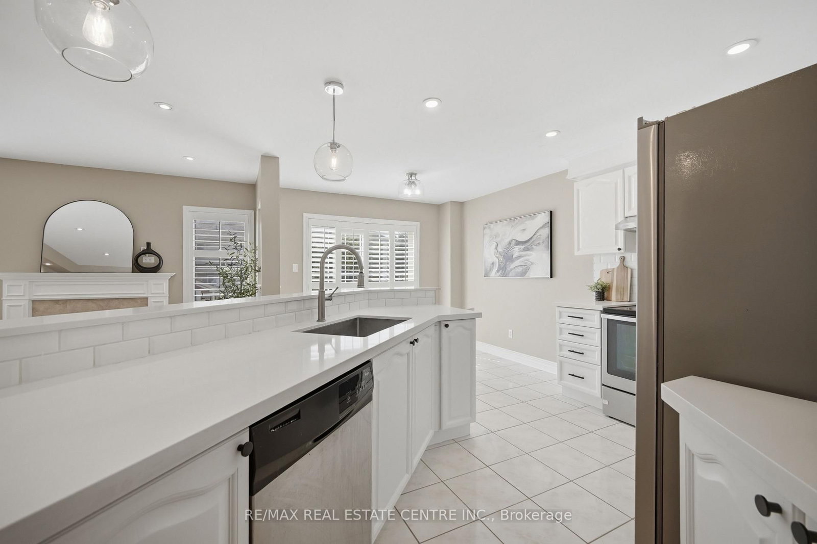 215 Willowbrook Drive • Whitby, ON photo 12