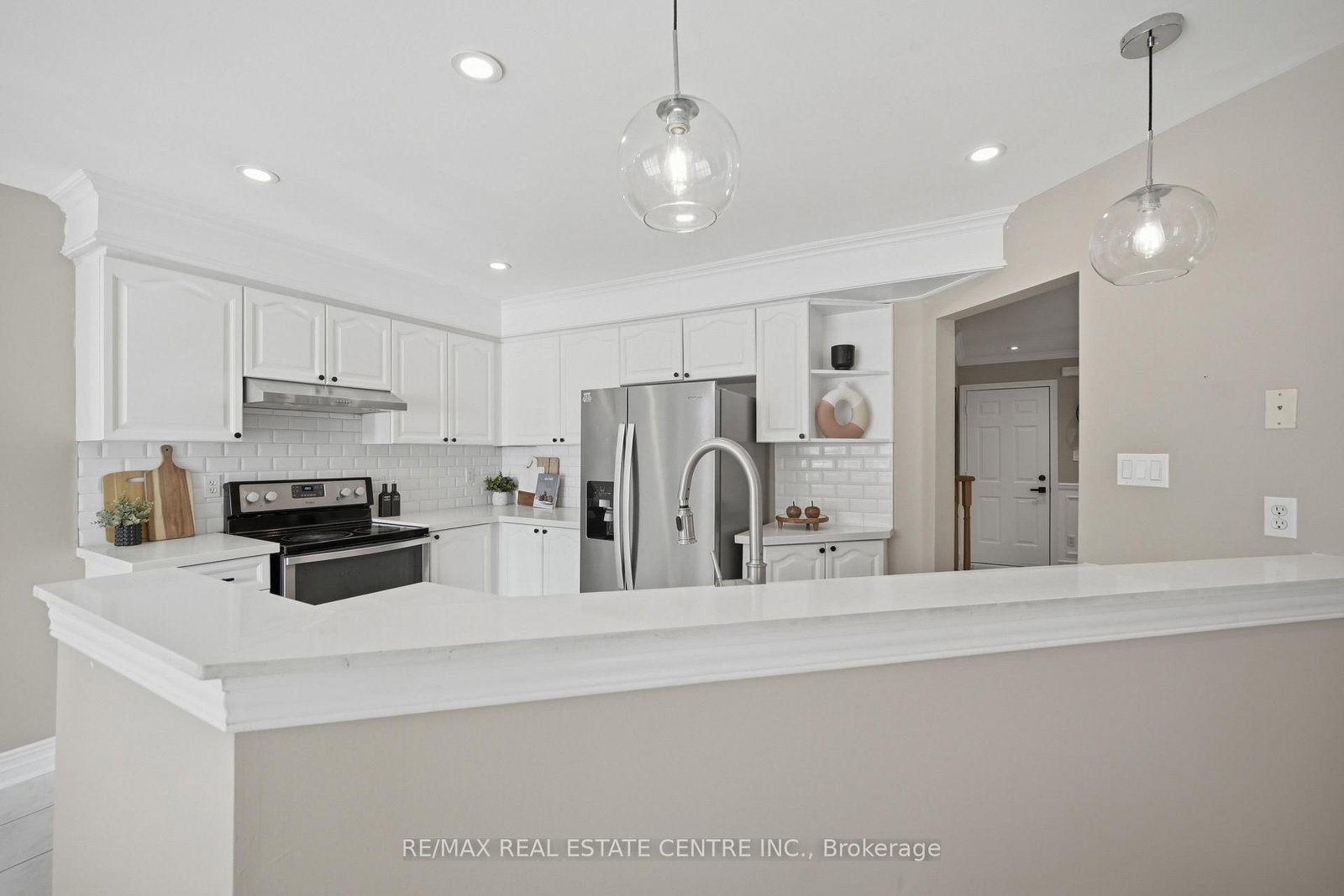 215 Willowbrook Drive • Whitby, ON photo 14