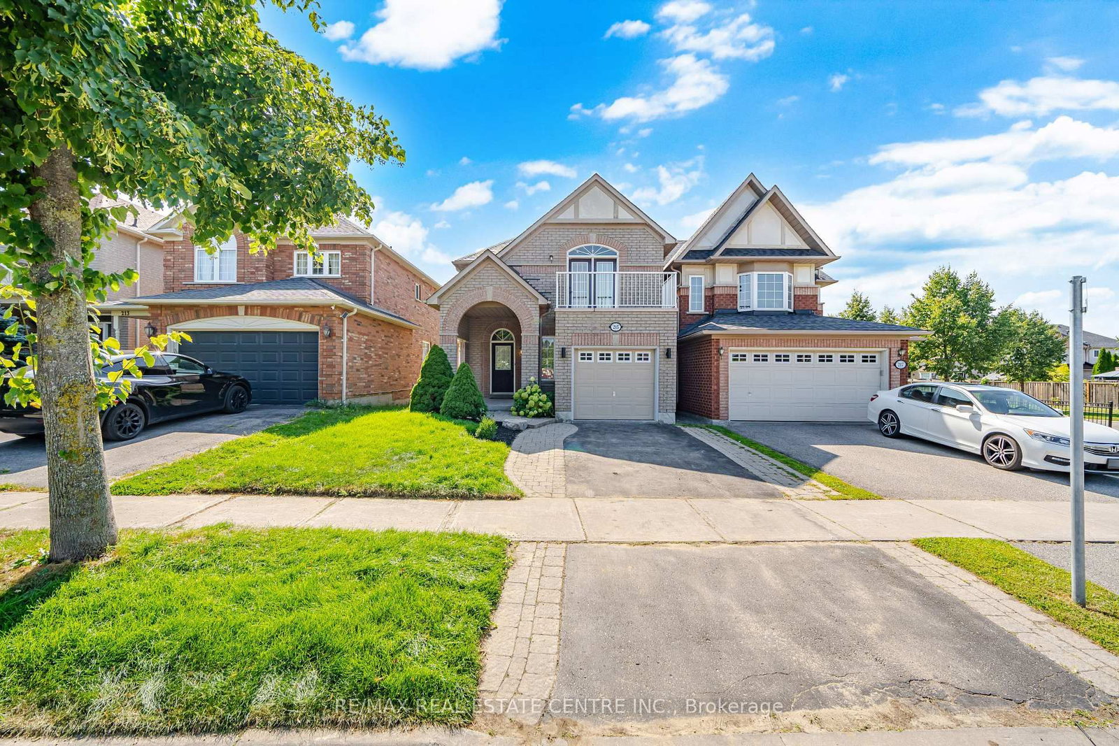 215 Willowbrook Drive • Whitby, ON photo 4