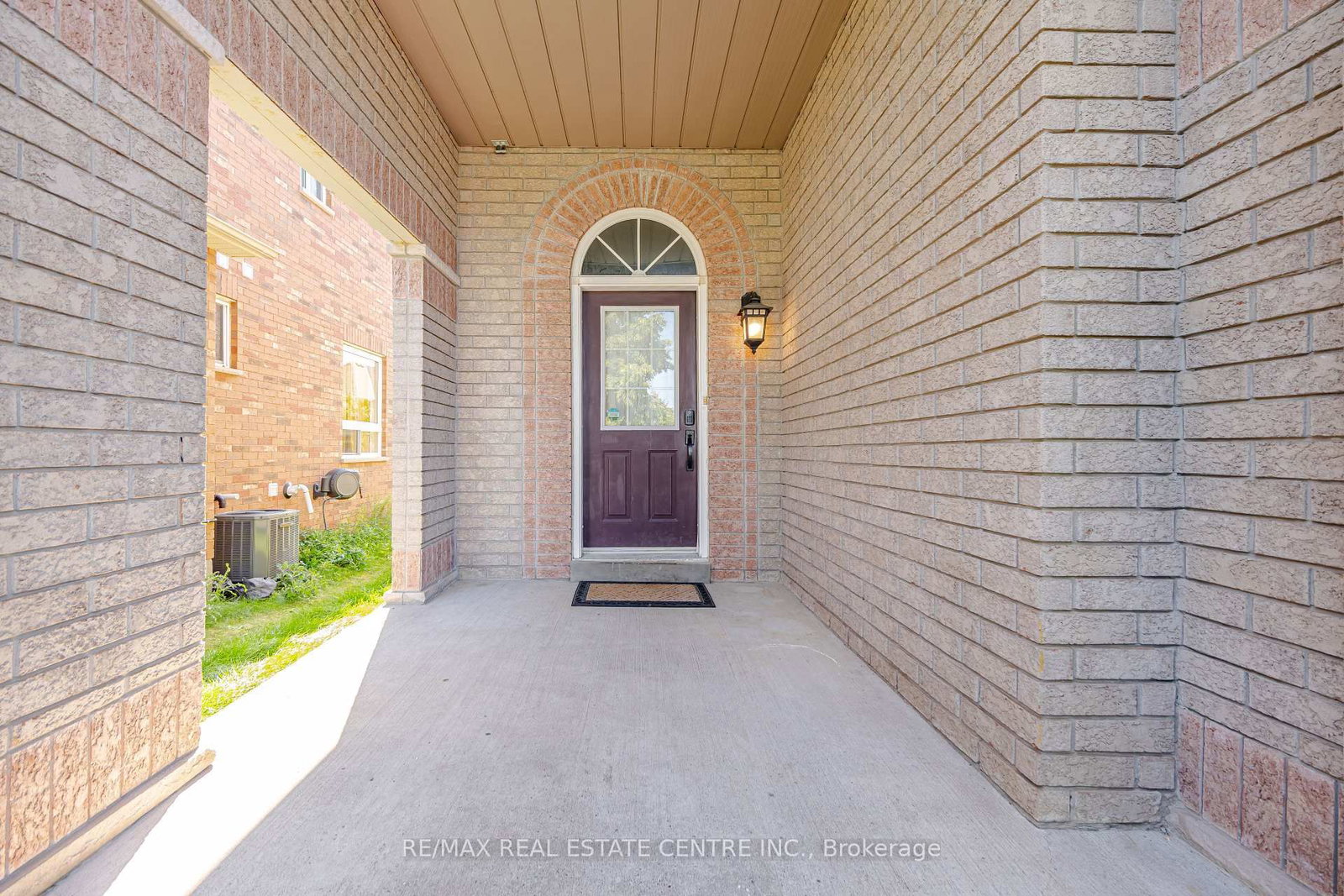 215 Willowbrook Drive • Whitby, ON photo 5