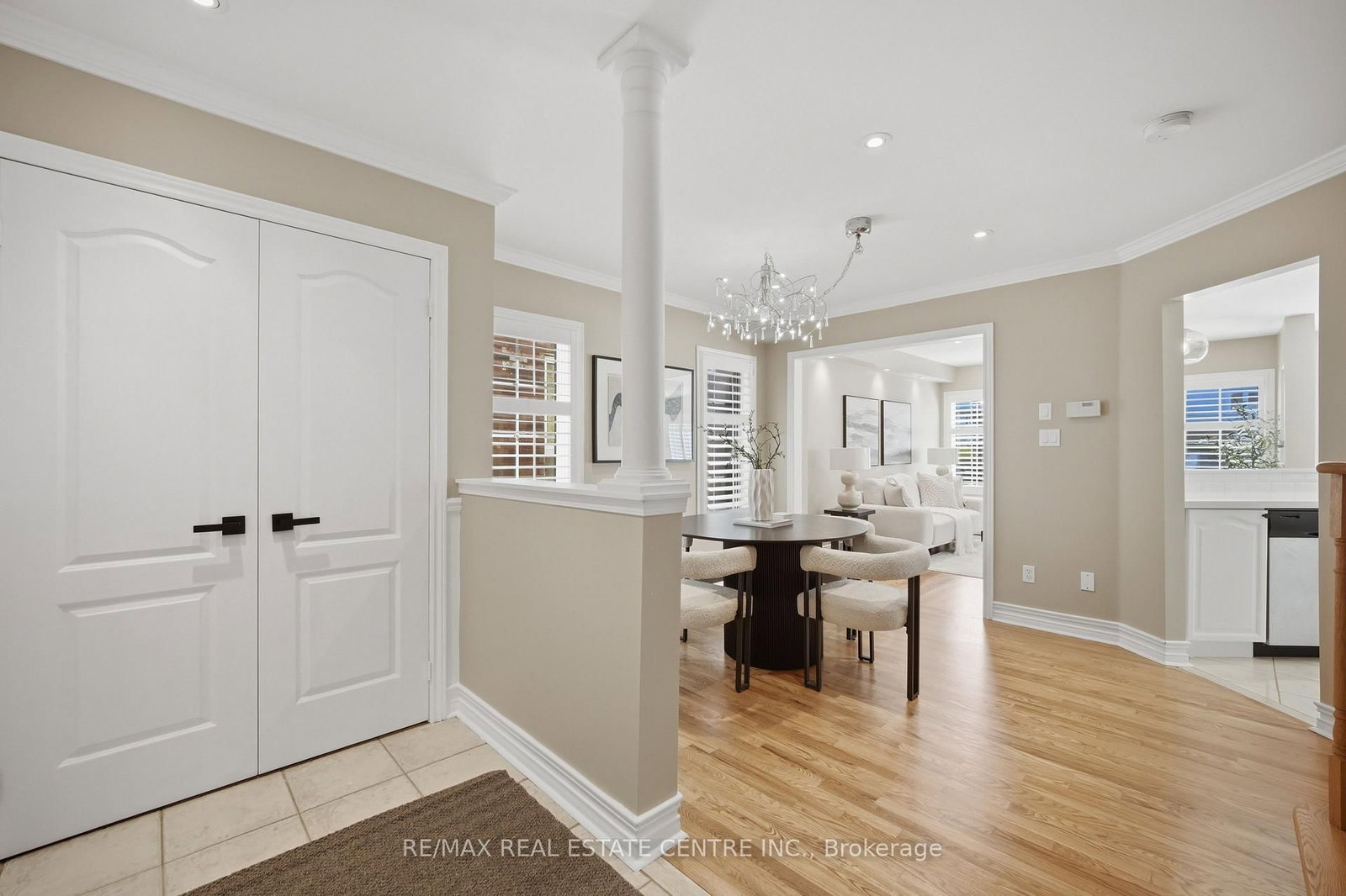 215 Willowbrook Drive • Whitby, ON photo 7