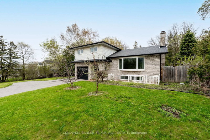 1549 Simcoe Street N