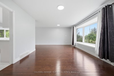 1549 Simcoe Street N • Oshawa, ON photo 6