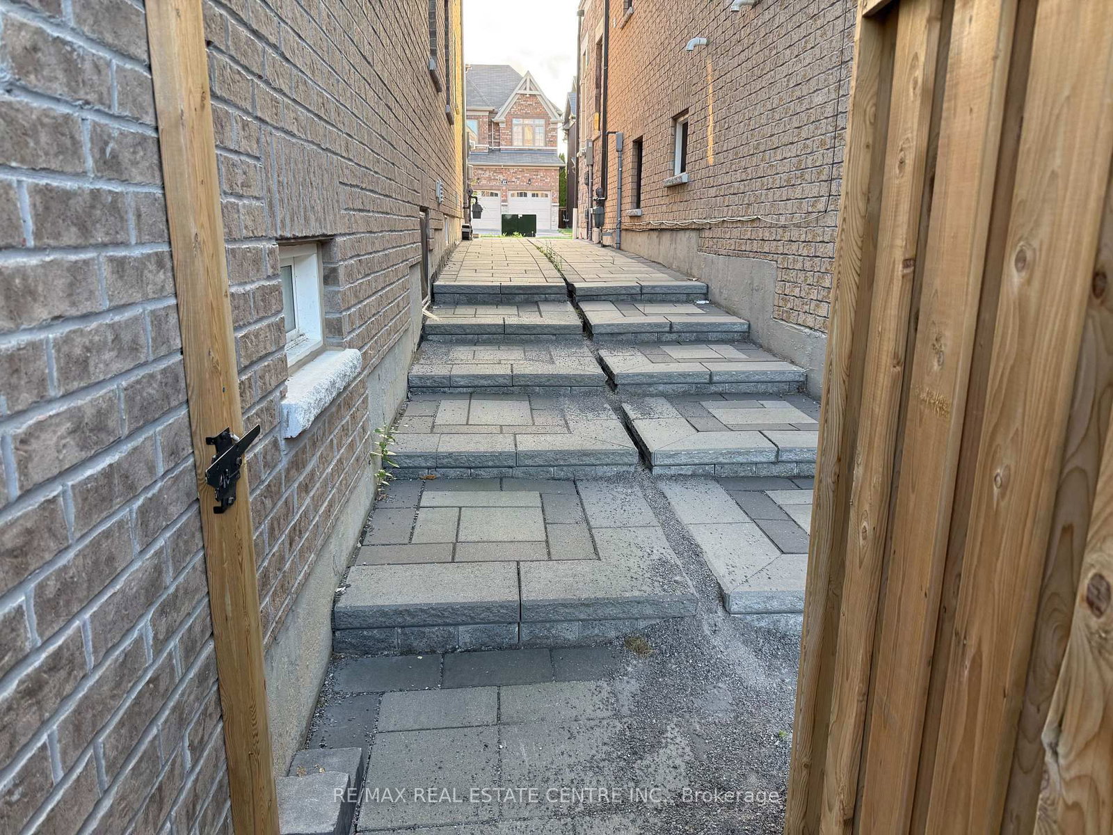 Basement-41 Bremner St, Whitby, view 4
