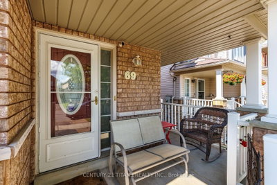 69 Rampart Crescent • Whitby, ON photo 4