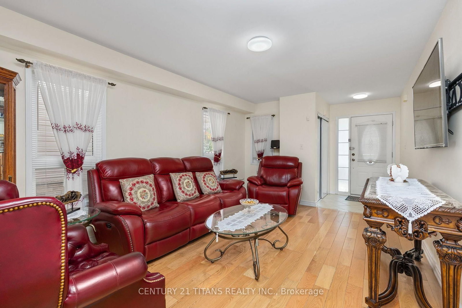 69 Rampart Crescent • Whitby, ON photo 5