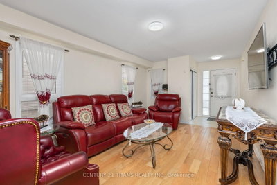 69 Rampart Crescent • Whitby, ON photo 5