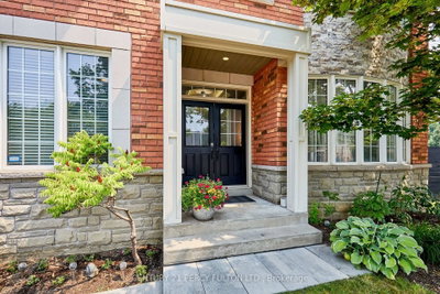 8 Mackeller Court • Ajax, ON photo 4