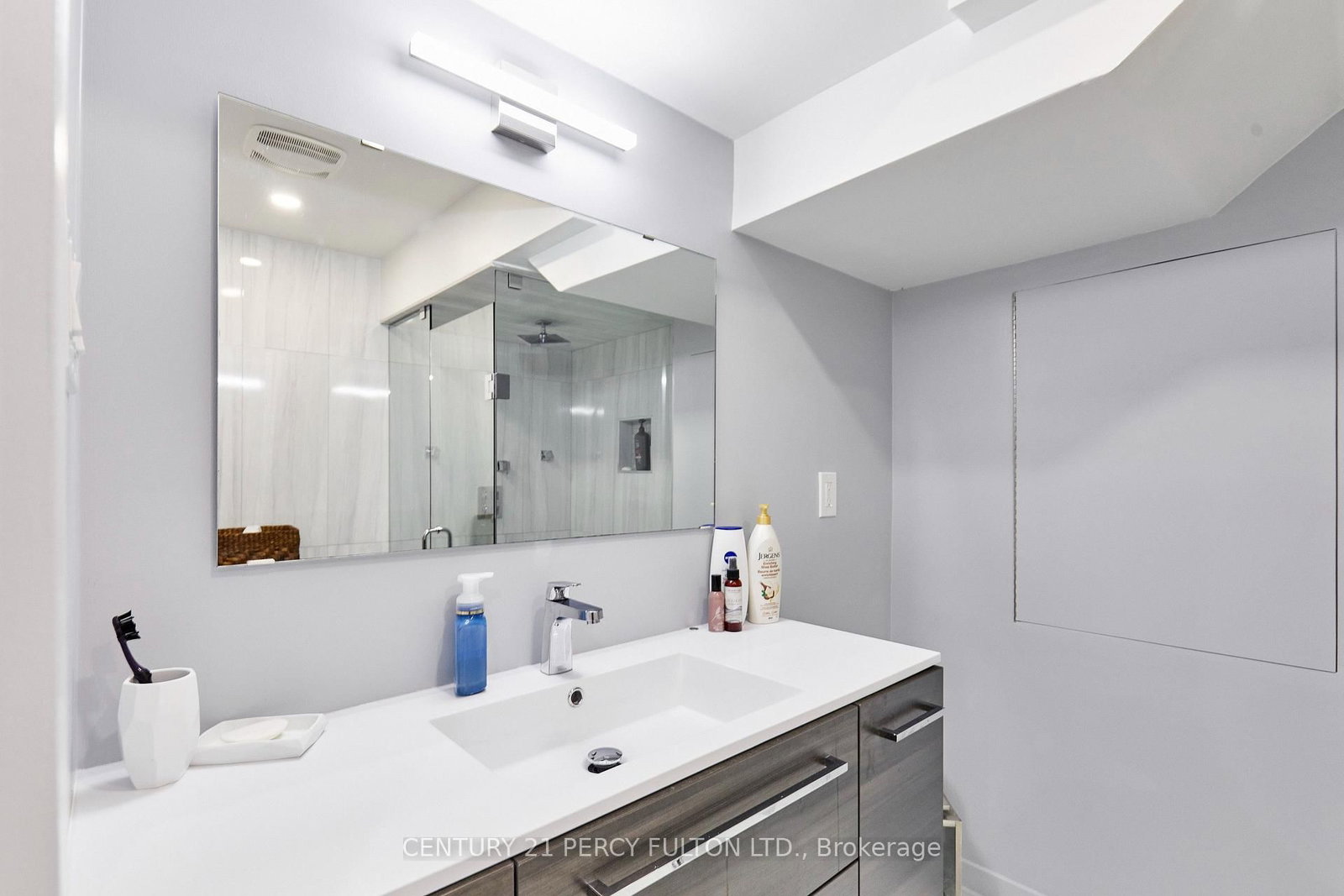 8 Mackeller Court • Ajax, ON photo 44