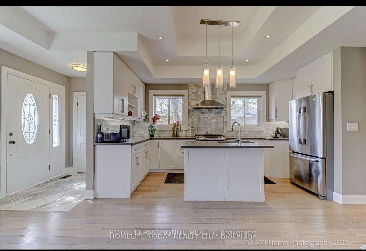 6 Greyabbey Trail • Toronto, ON photo 8