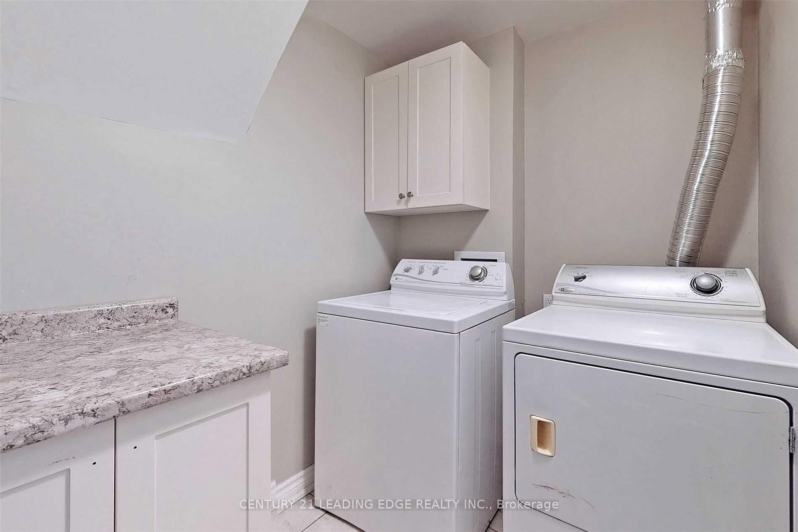 308 Elgin St, Oshawa, view 8