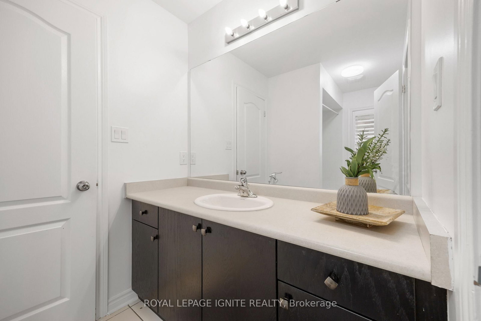 1 Morningstar Avenue • Whitby, ON photo 8