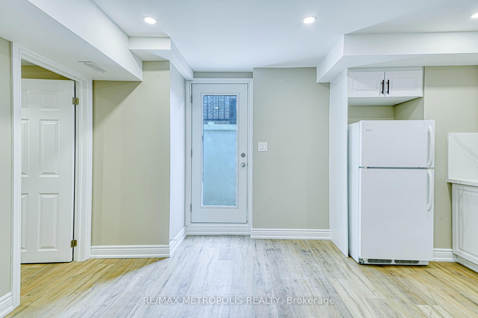 BSMNT-1201 Chateau Crt, Pickering, view 3