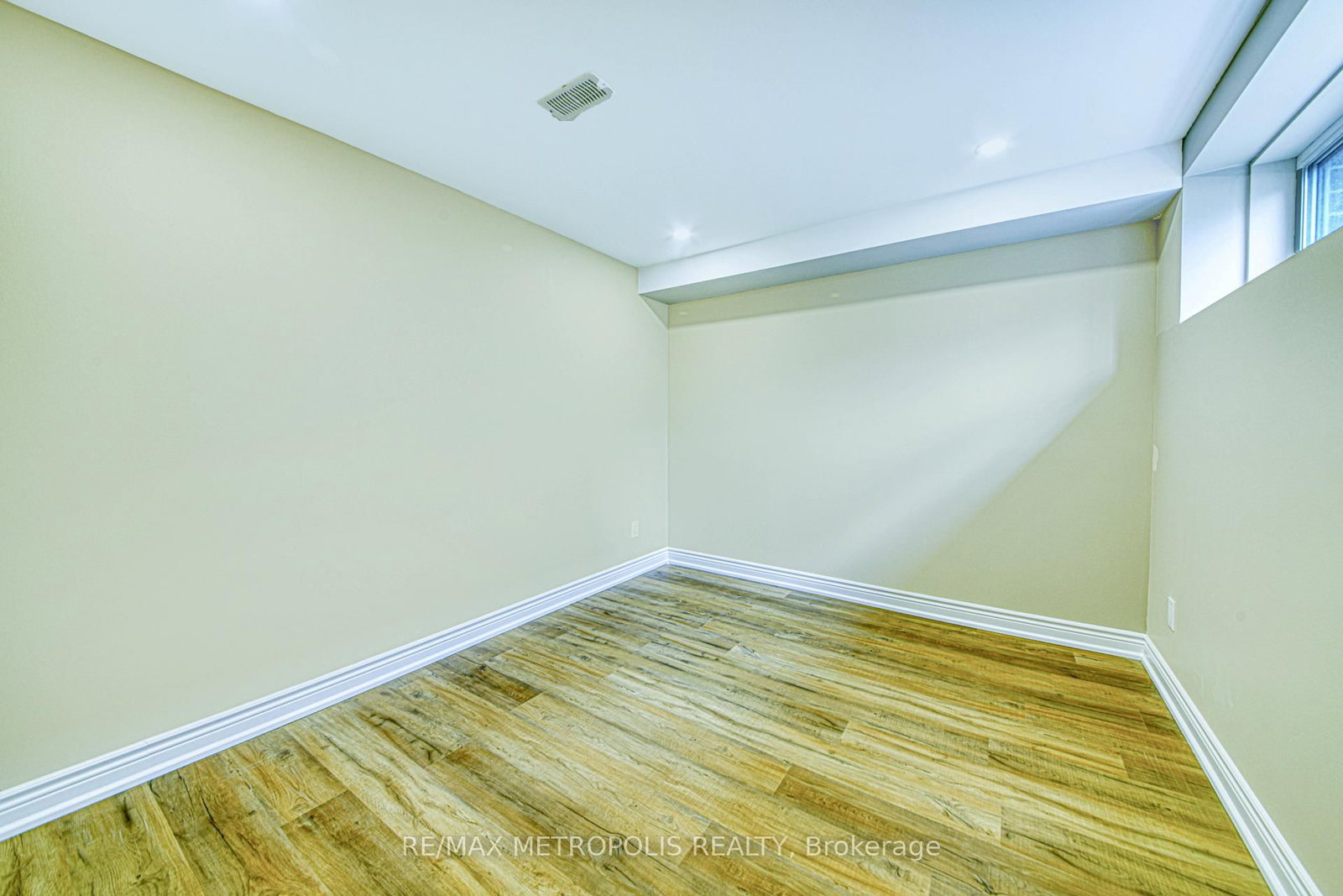 BSMNT-1201 Chateau Crt, Pickering, view 8