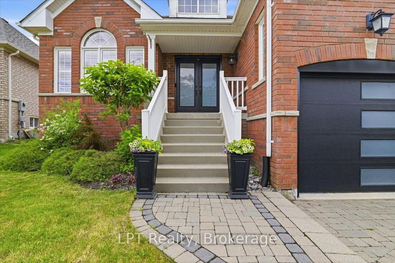 71 Laprade Square