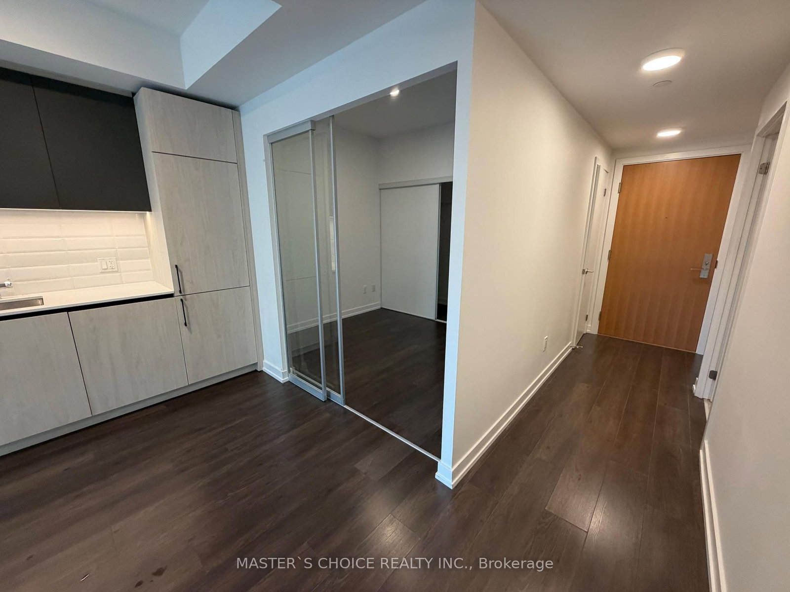 323 - 150 logan Avenue, Toronto 5