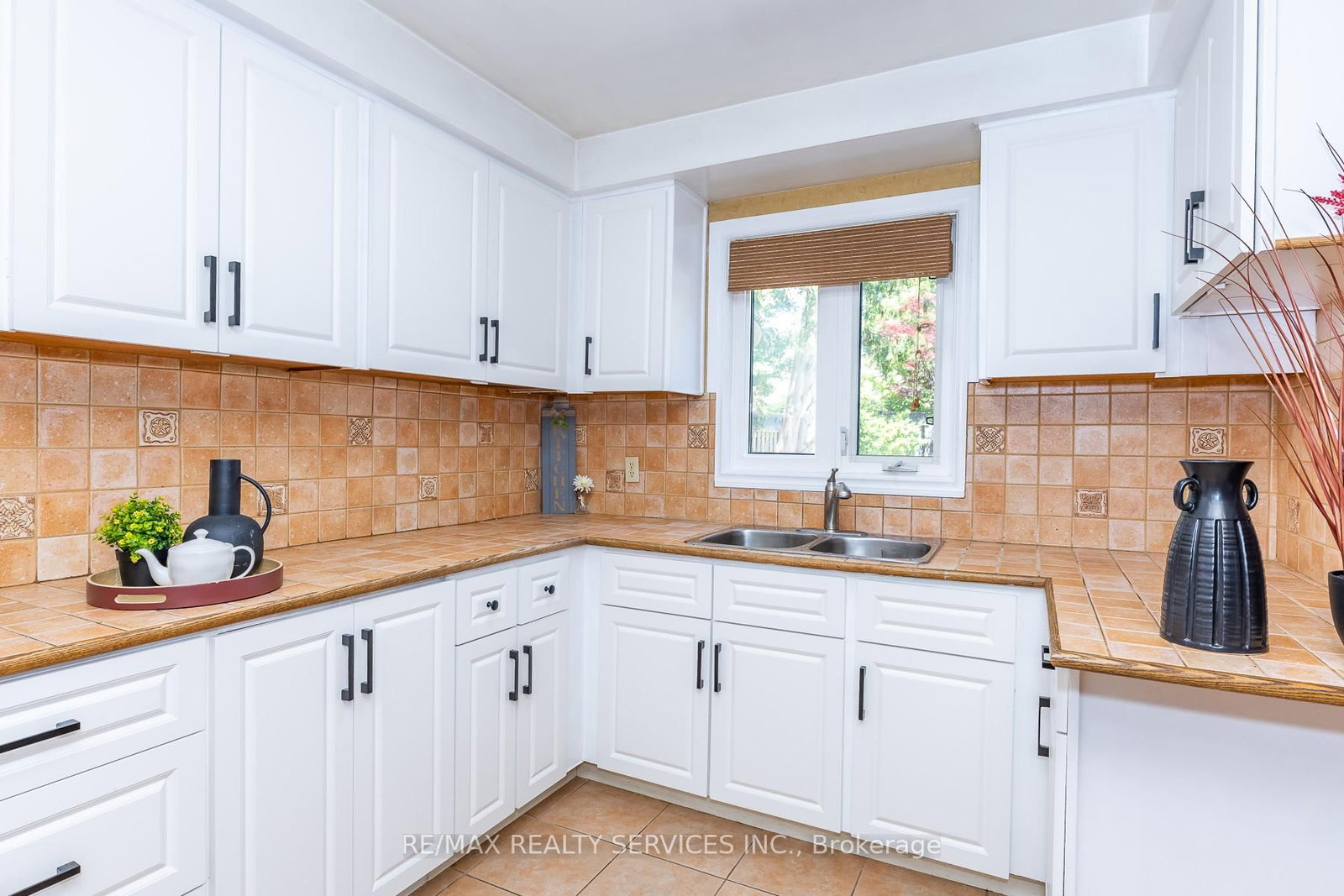 1217 Gloucester Square • Pickering, ON photo 11