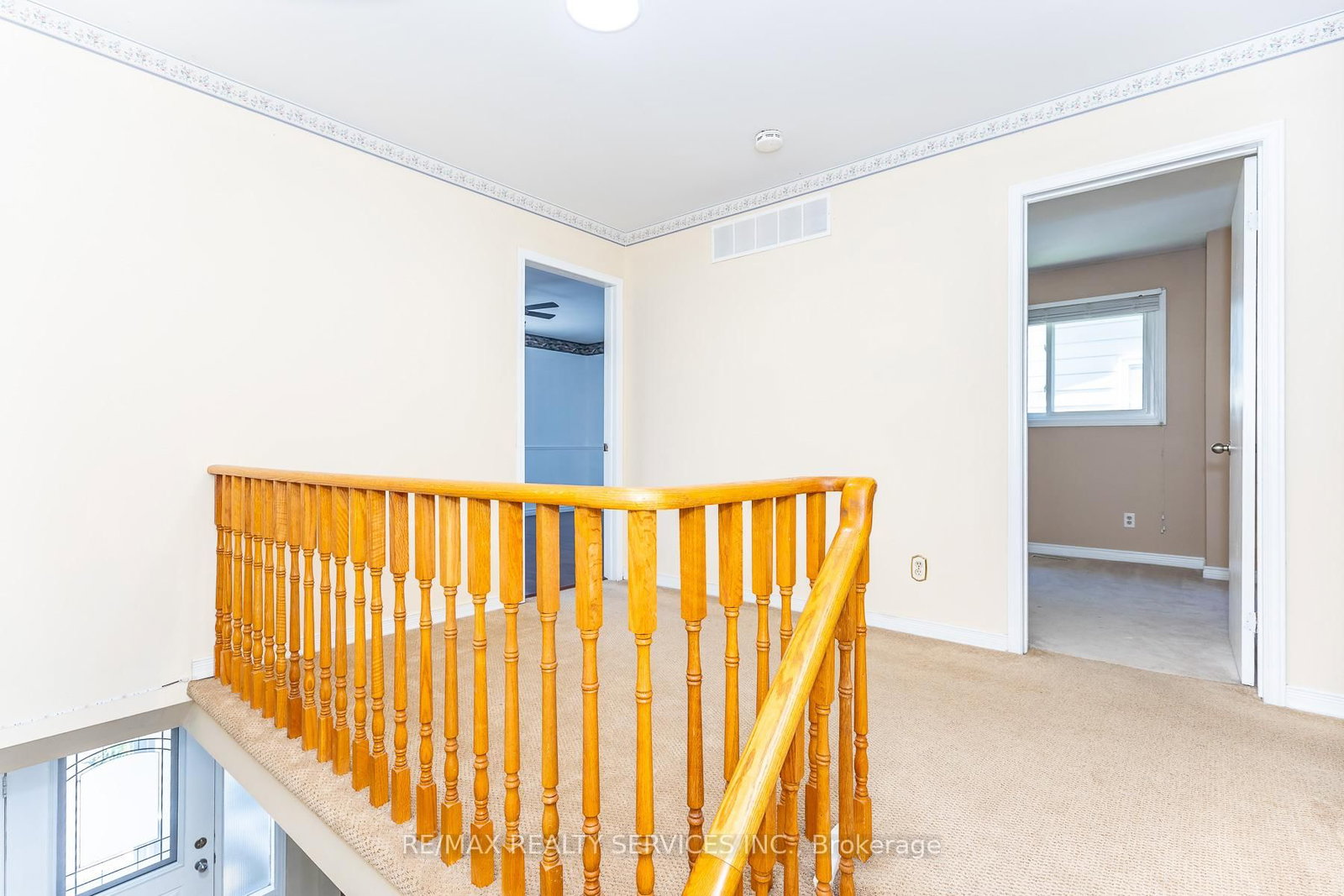 1217 Gloucester Square • Pickering, ON photo 18