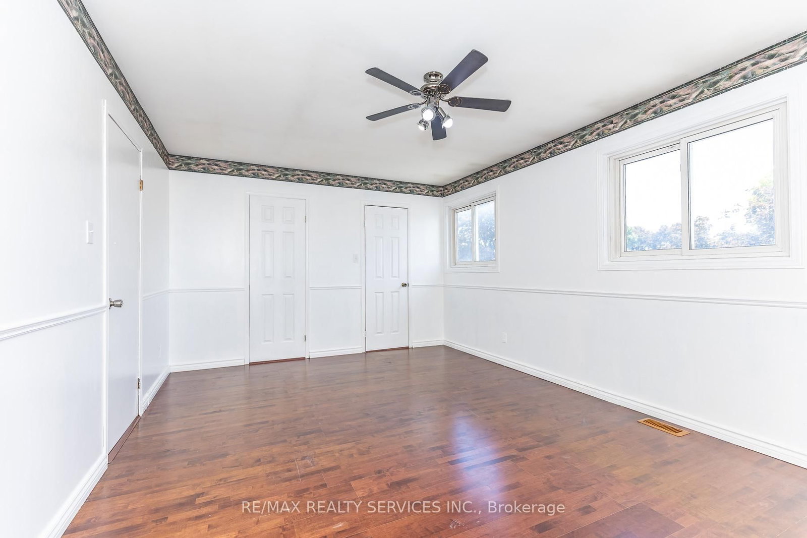 1217 Gloucester Square • Pickering, ON photo 22