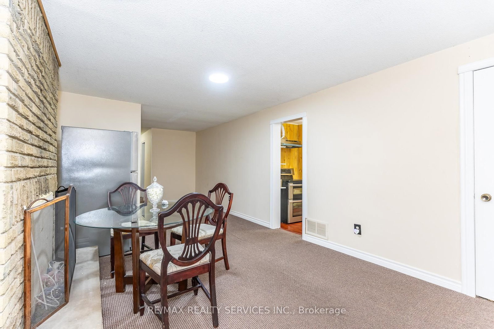 1217 Gloucester Square • Pickering, ON photo 35