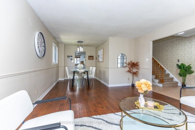 1217 Gloucester Square • Pickering, ON photo 4