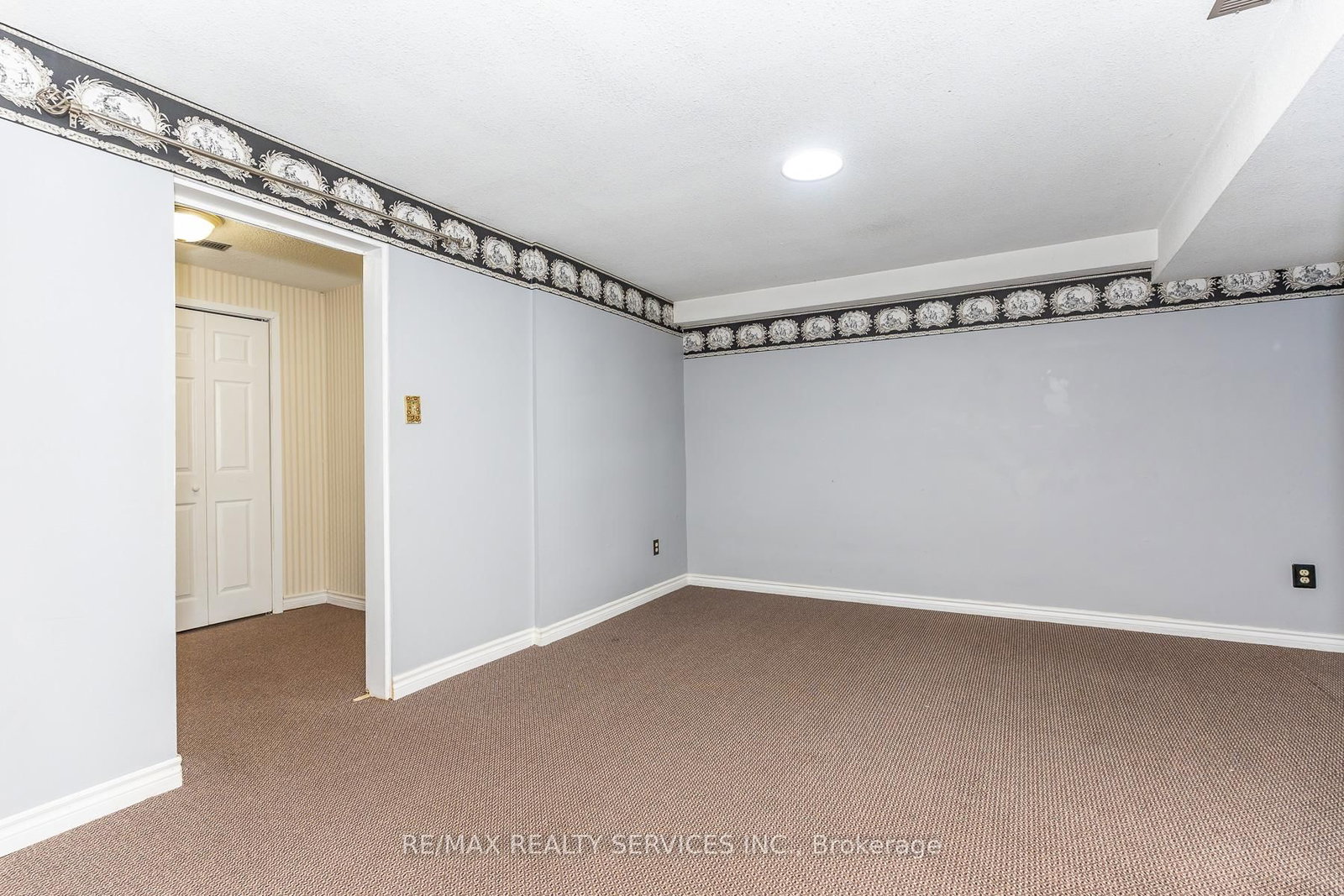 1217 Gloucester Square • Pickering, ON photo 42