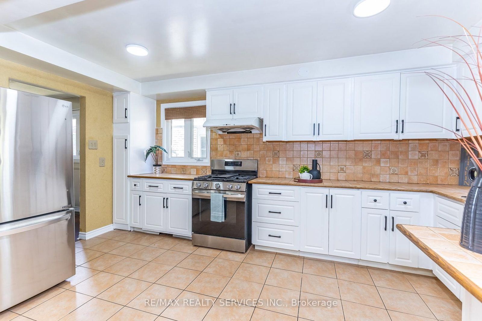 1217 Gloucester Square • Pickering, ON photo 9