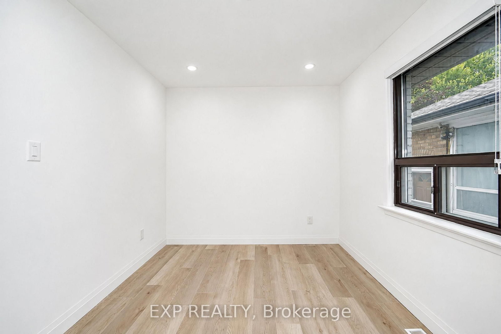 31A Laurel Avenue • Toronto, ON photo 22