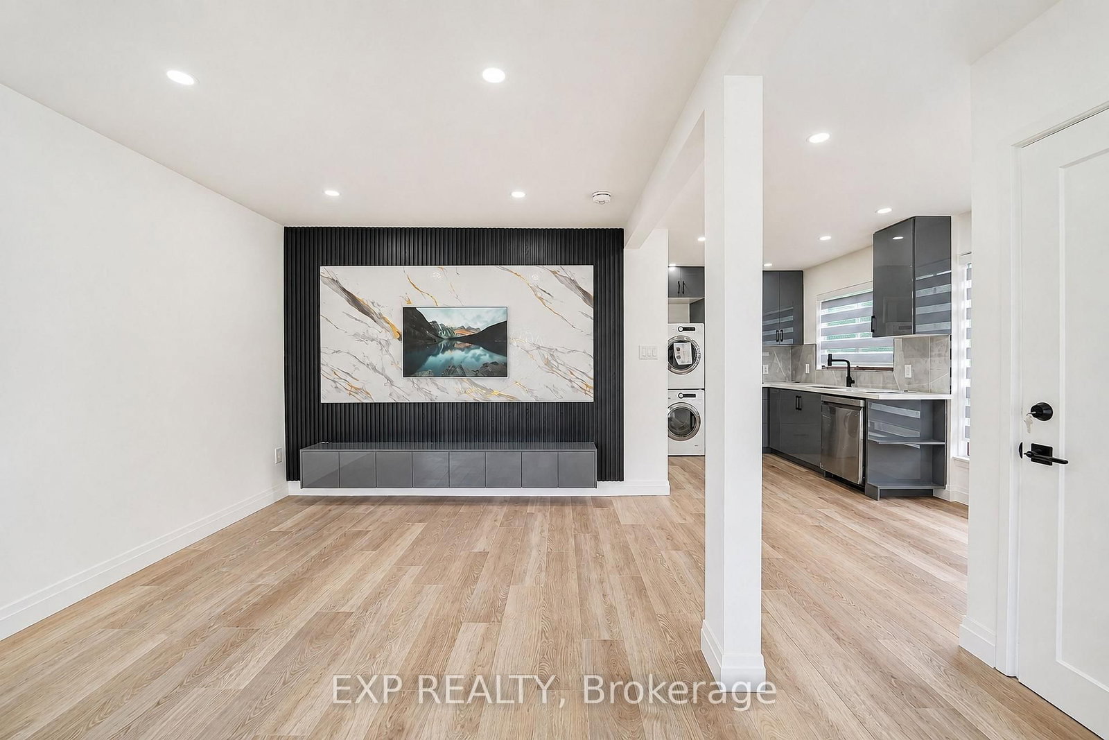 31A Laurel Avenue • Toronto, ON photo 8