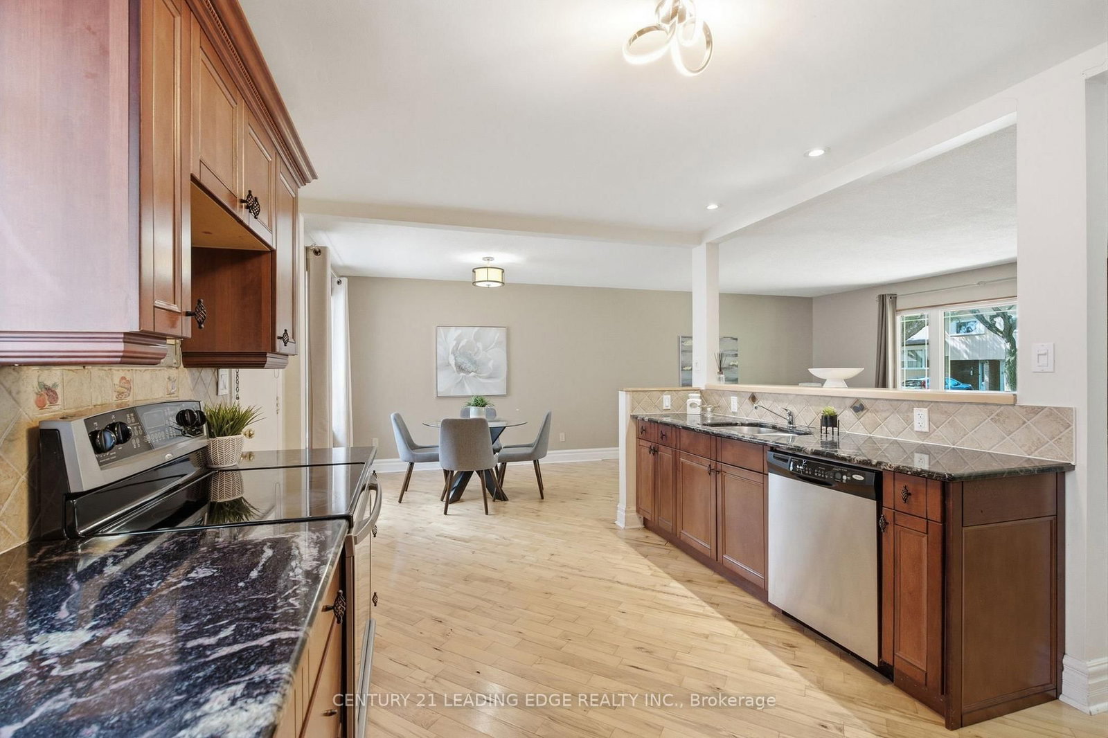7 DAWSON Street • Whitby, ON photo 17