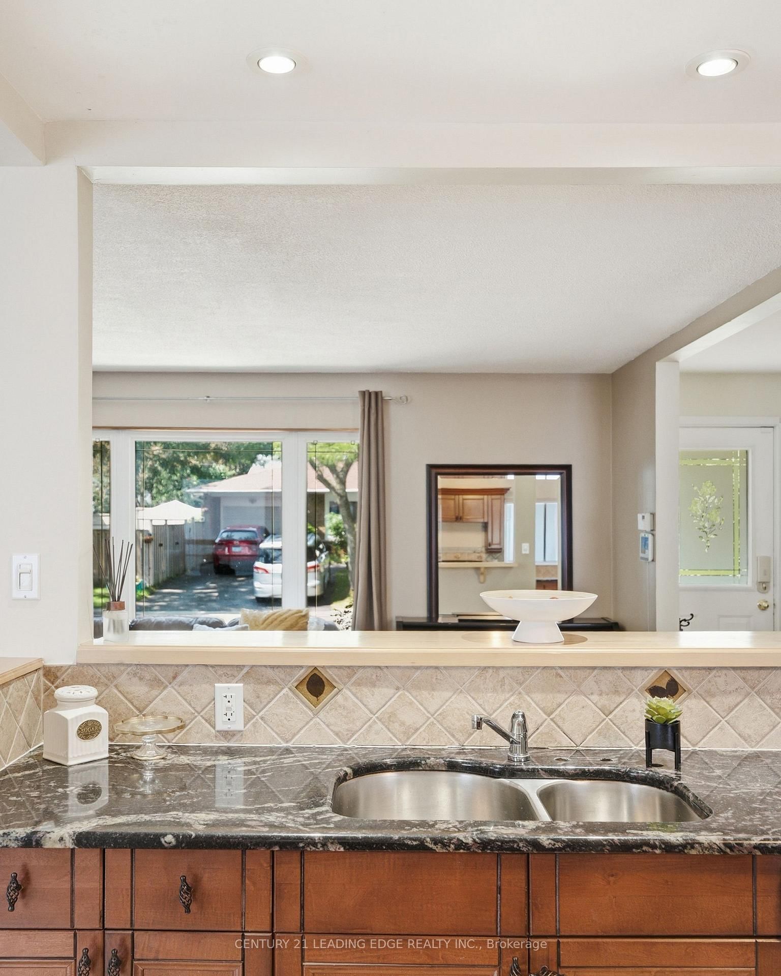 7 DAWSON Street • Whitby, ON photo 18