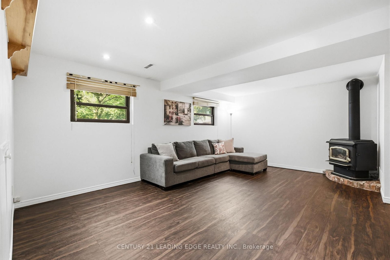 7 DAWSON Street • Whitby, ON photo 32