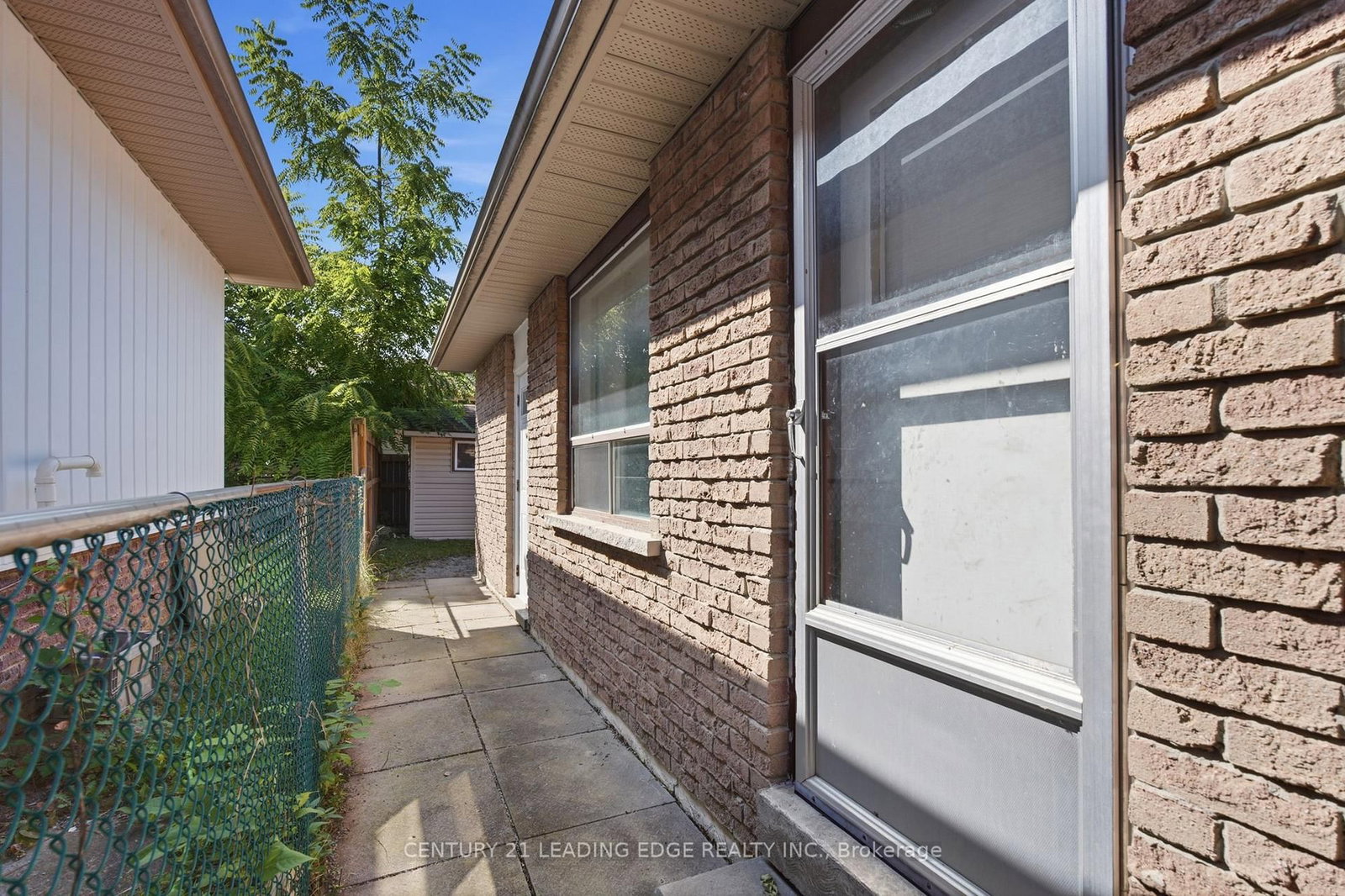 7 DAWSON Street • Whitby, ON photo 38