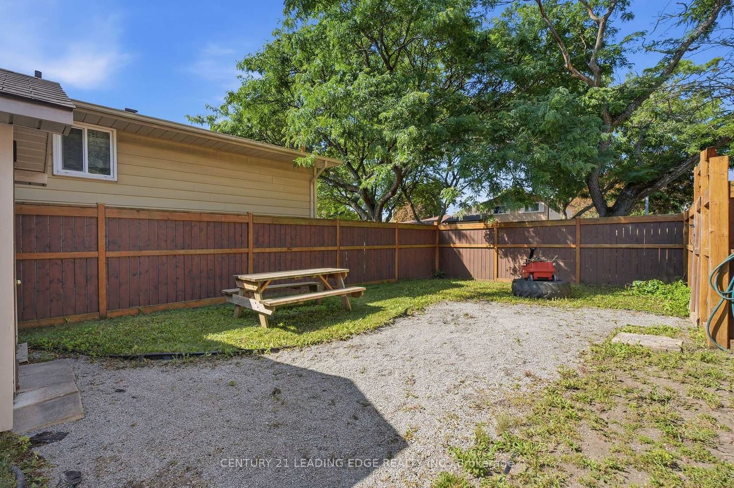 7 DAWSON Street • Whitby, ON photo 39