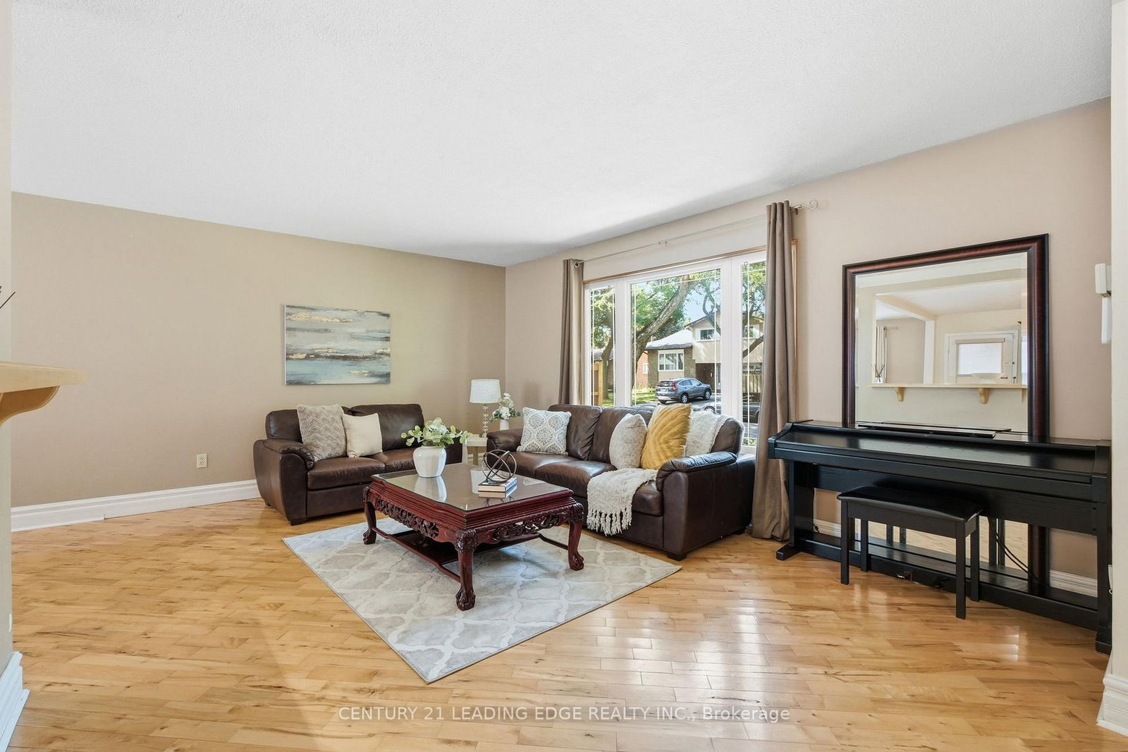 7 DAWSON Street • Whitby, ON photo 9