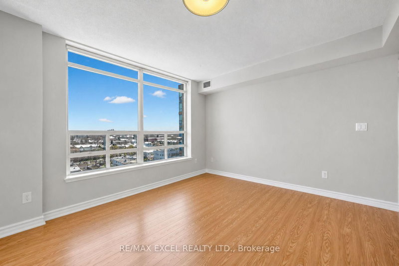 916 - 340 Watson Street