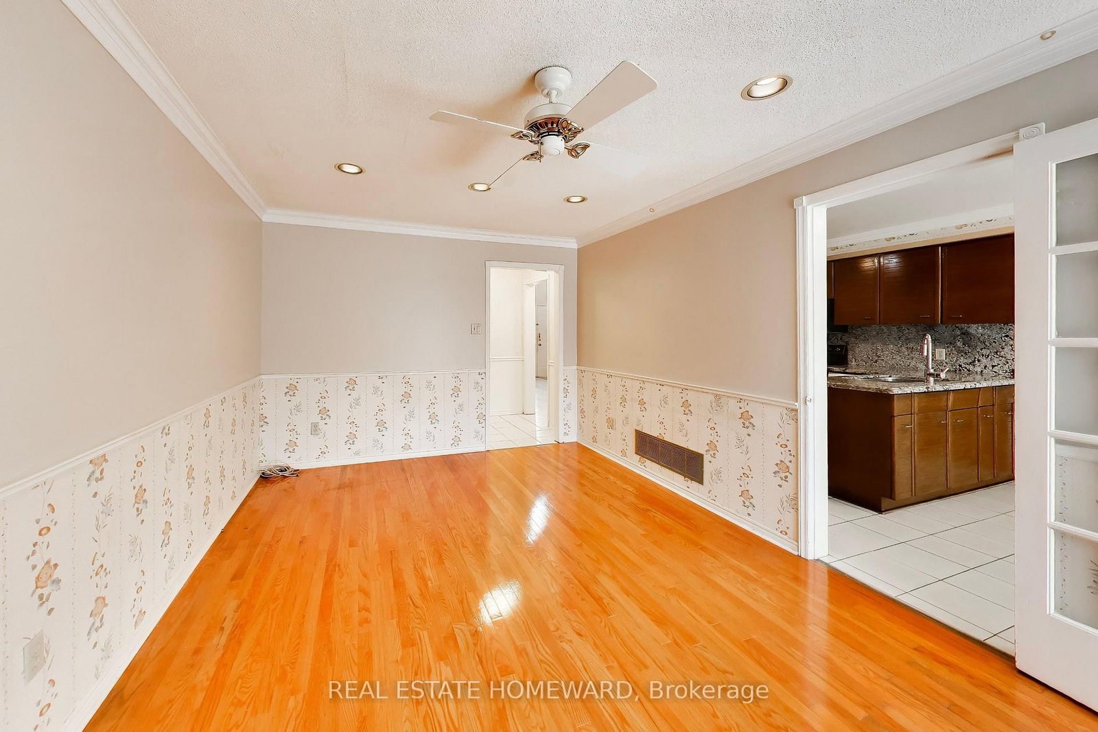 23 Hutchcroft Avenue • Toronto, ON photo 11