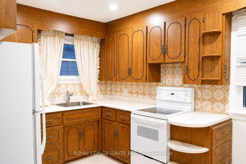 Main - 820 Simcoe Street N