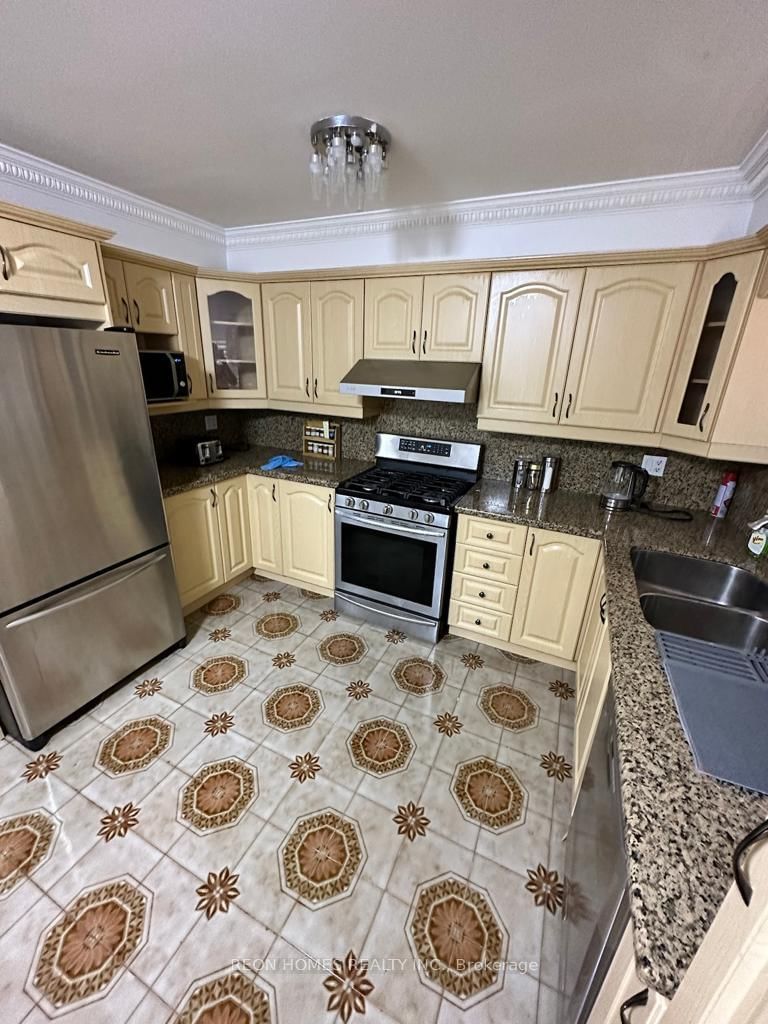 3 Lord Roberts Drive, Toronto 5