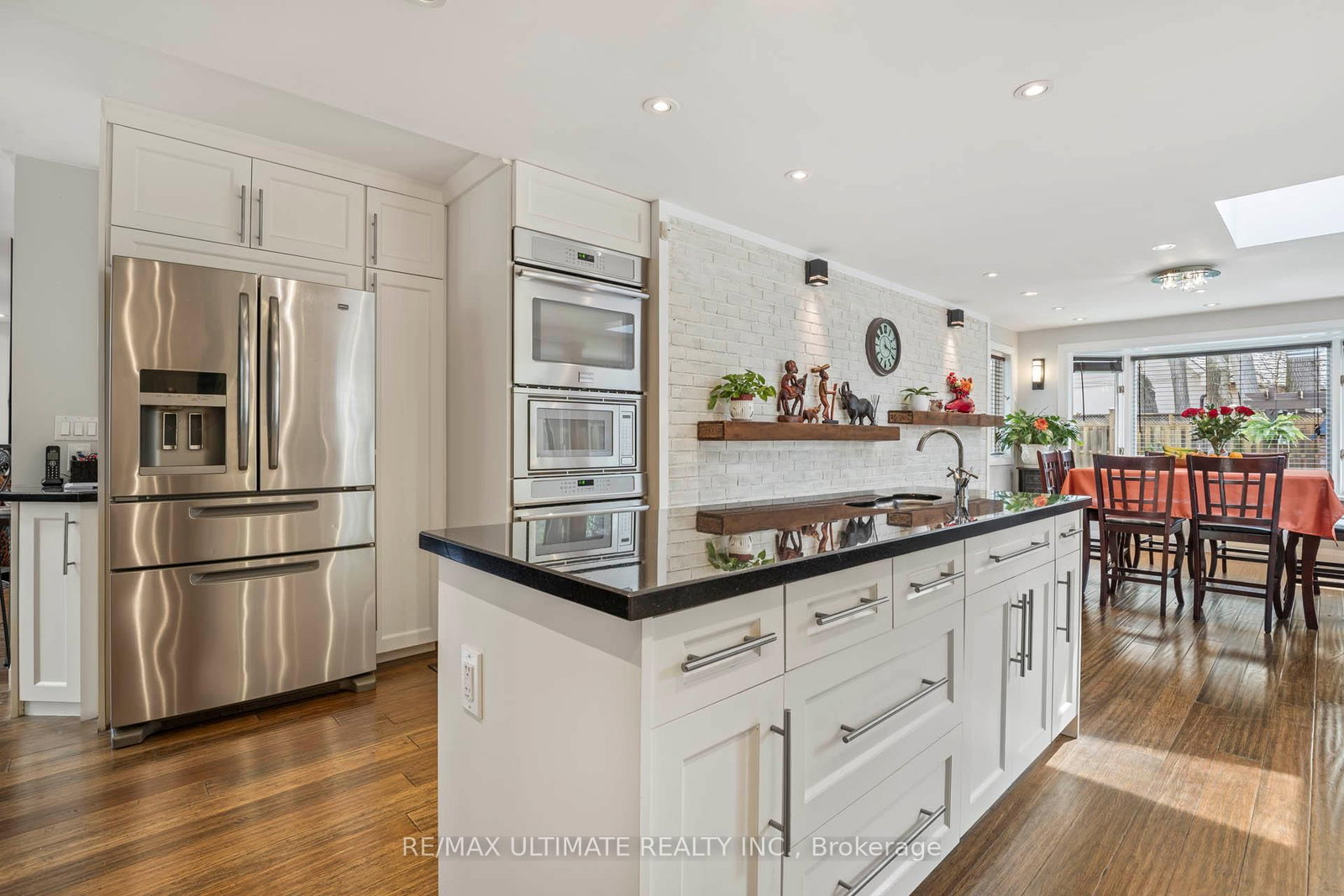 21 Brinloor Boulevard • Toronto, ON photo 8