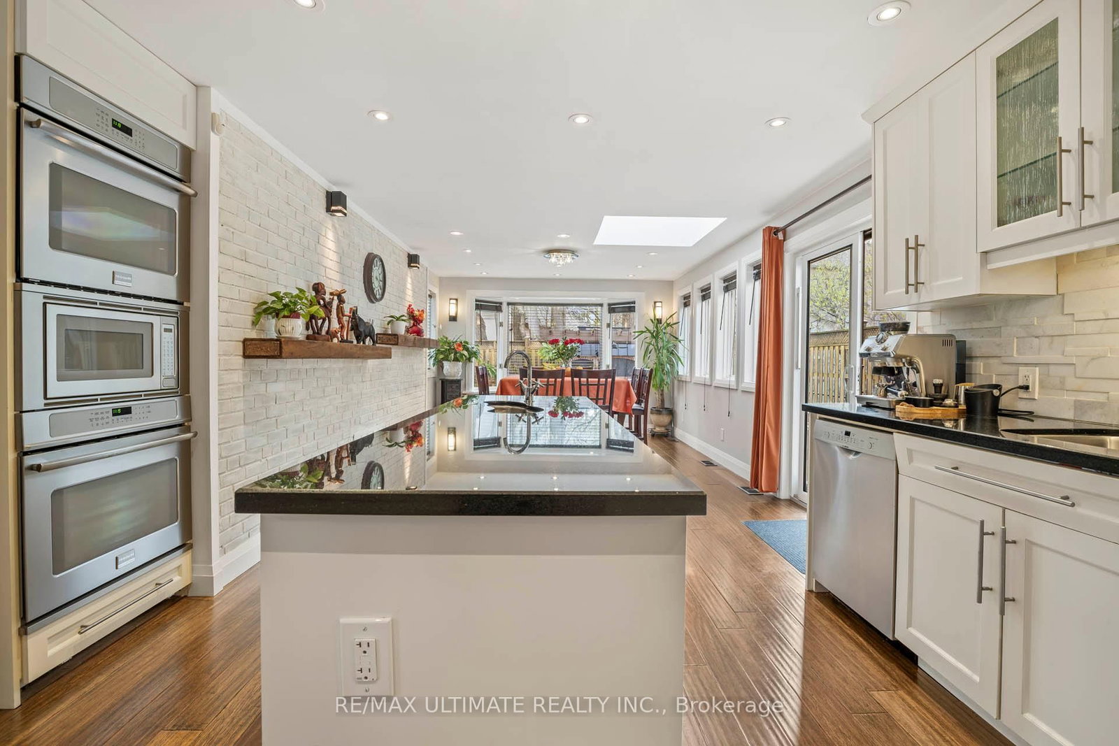 21 Brinloor Boulevard • Toronto, ON photo 9