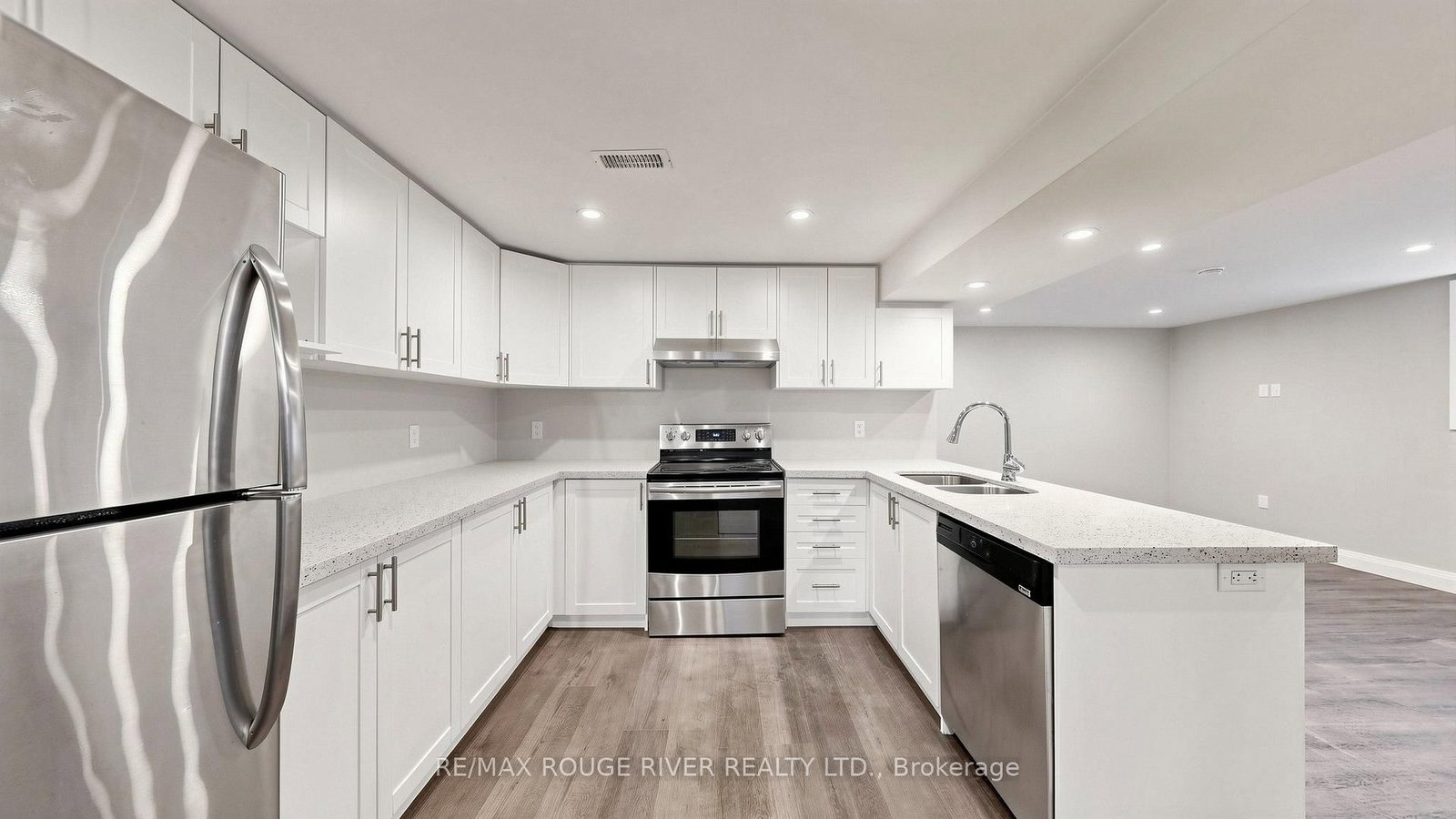 Lower-46 Sunset Dr, Oshawa, view 10