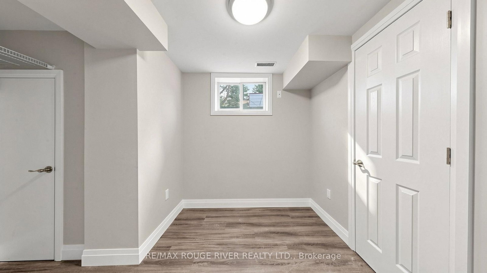 Lower-46 Sunset Dr, Oshawa, view 16