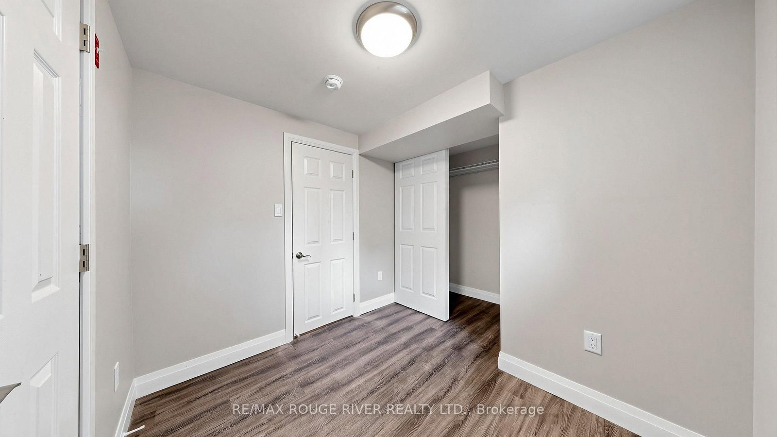Lower-46 Sunset Dr, Oshawa, view 19
